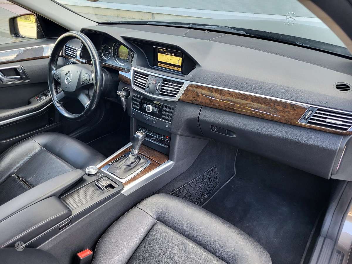 Mercedes-Benz E200, 2.2 l., Седан