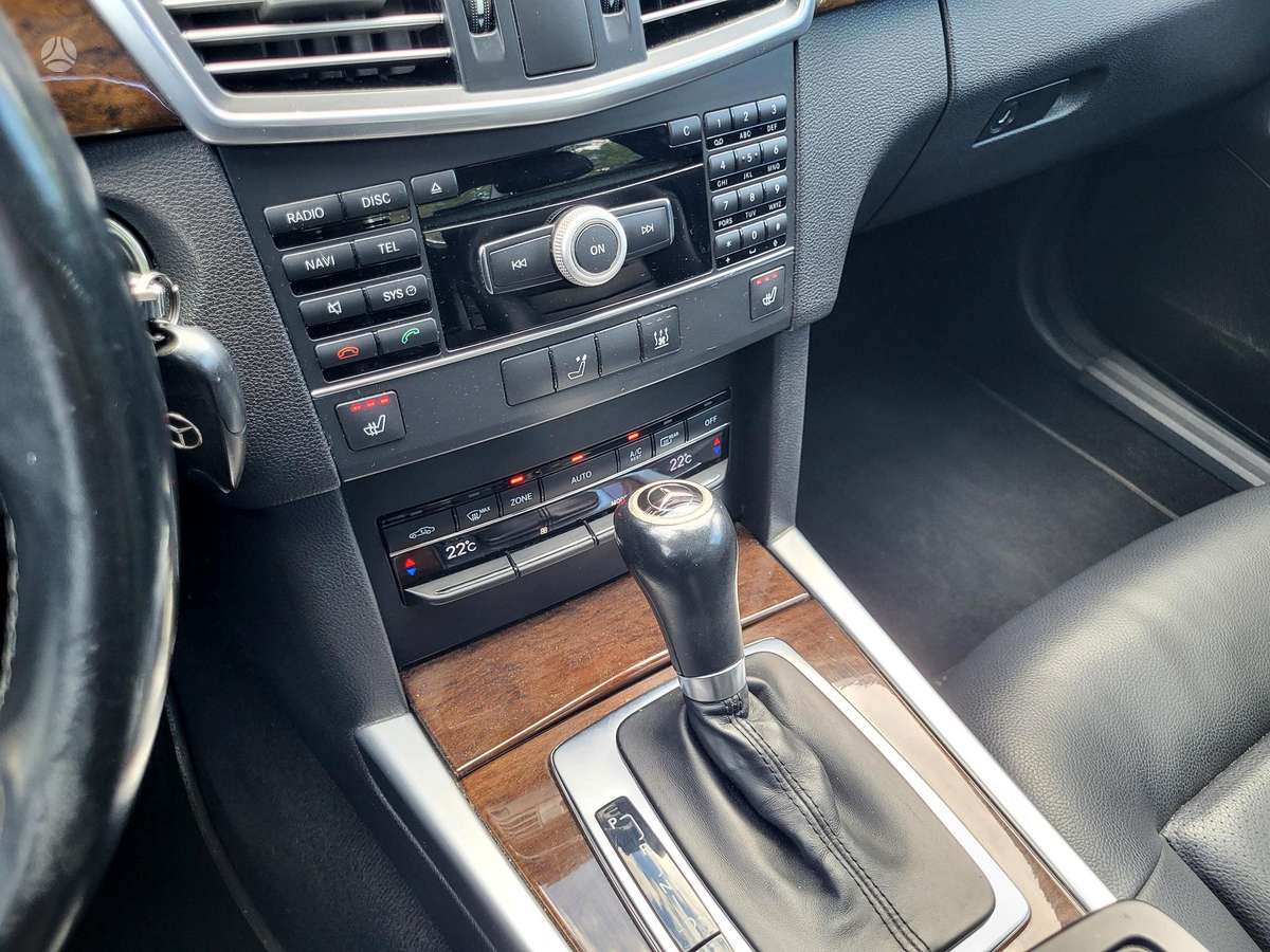 Mercedes-Benz E200, 2.2 l., Седан