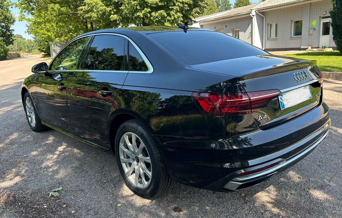 Audi A4, 2.0 l., Седан