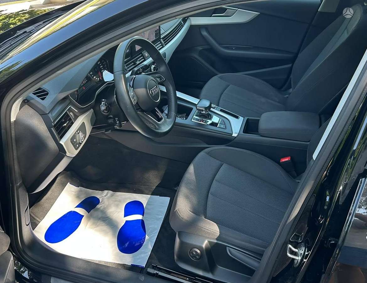 Audi A4, 2.0 l., Седан