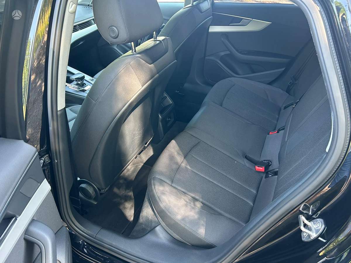 Audi A4, 2.0 l., Седан