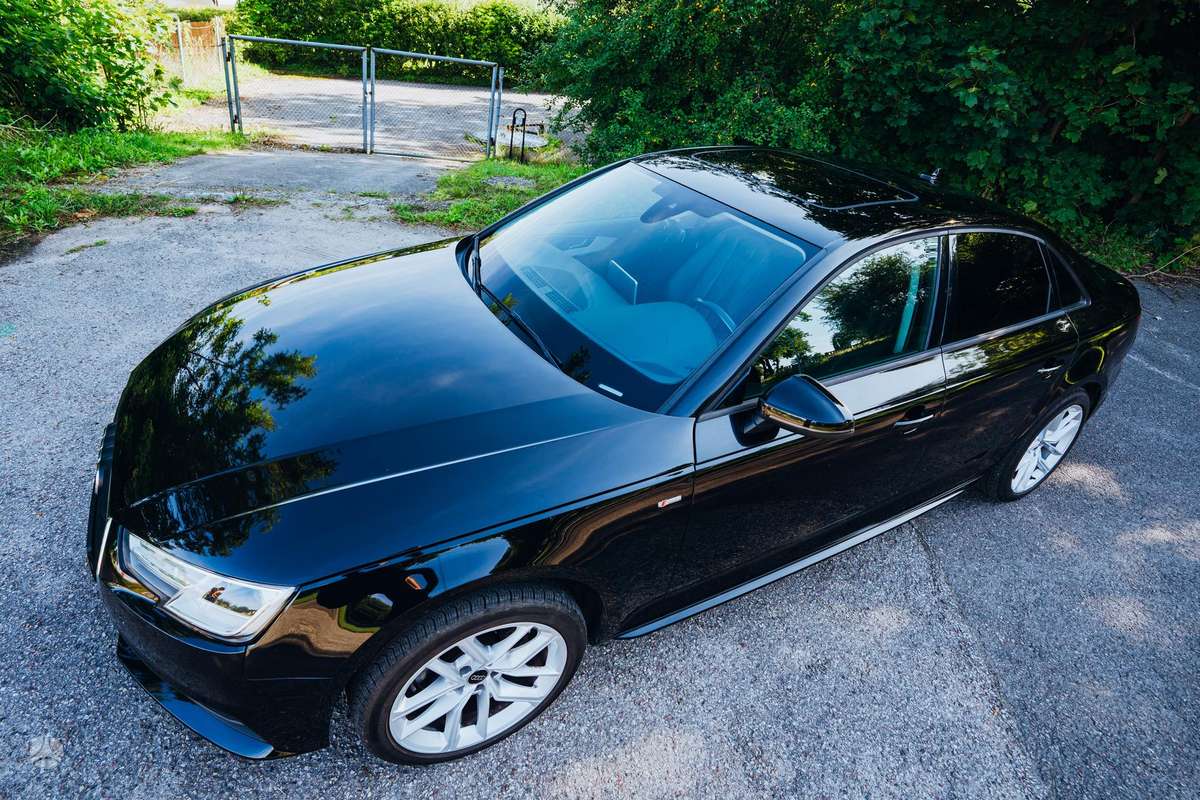 Audi A4, 2.0 l., Седан