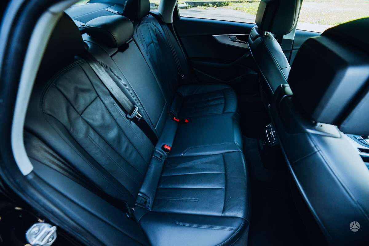 Audi A4, 2.0 l., Седан