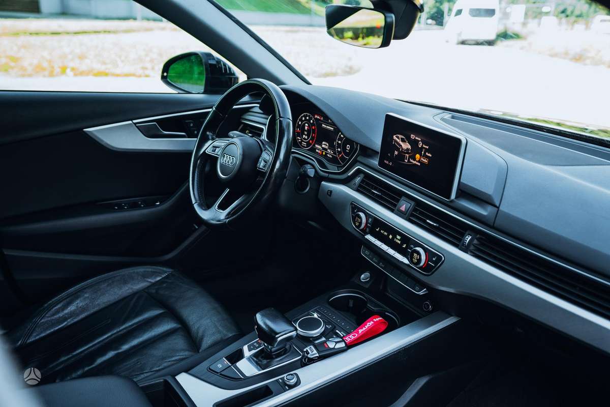 Audi A4, 2.0 l., Седан