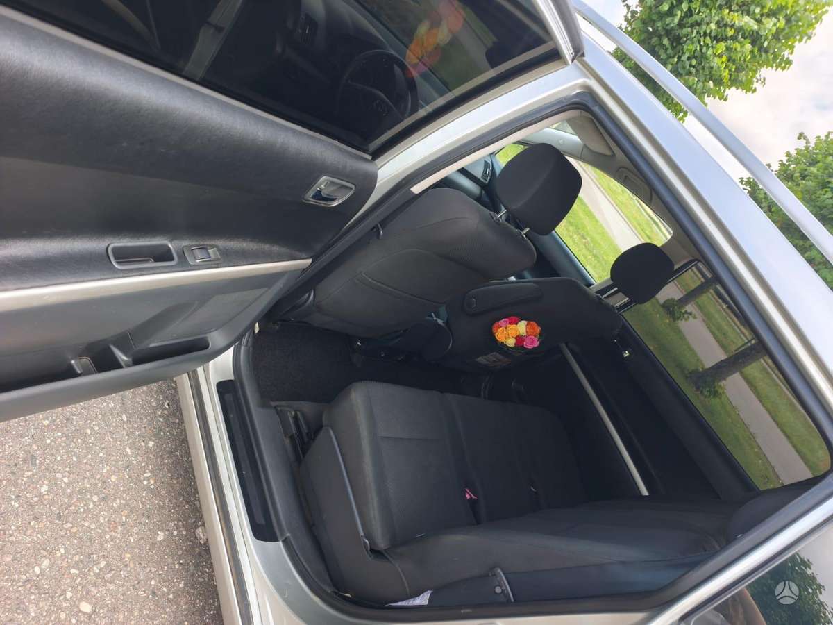 Toyota Corolla Verso - 8