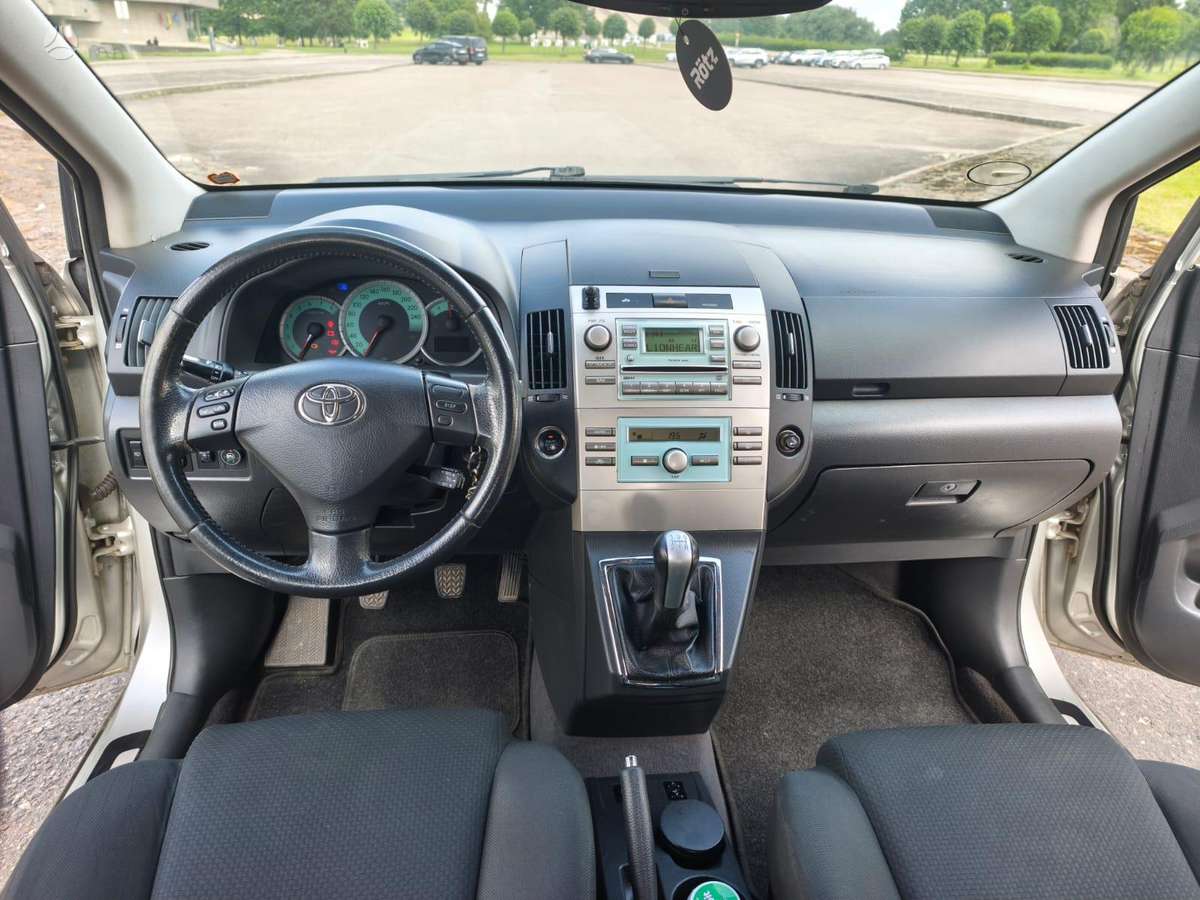 Toyota Corolla Verso - 5