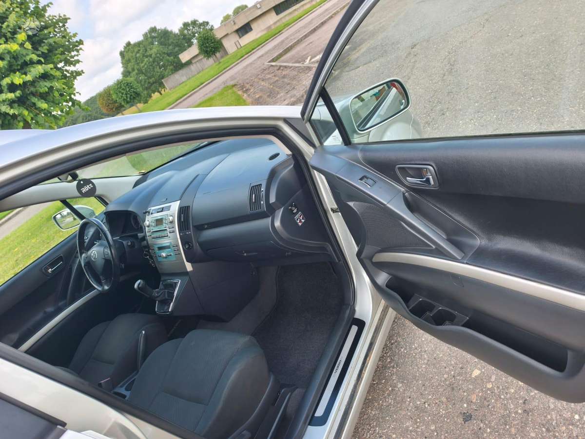 Toyota Corolla Verso - 6