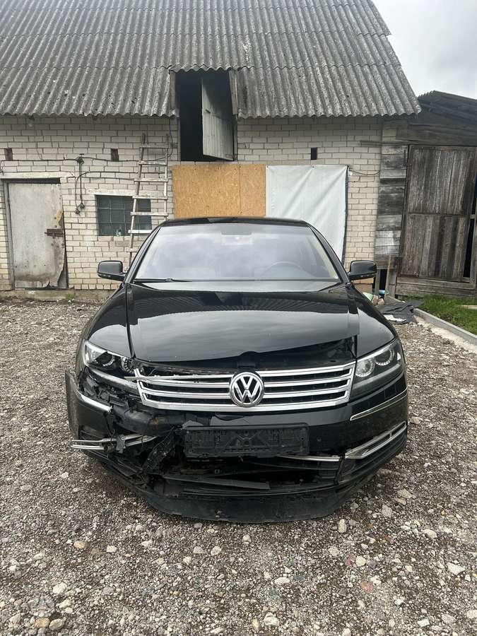 Volkswagen Phaeton - 1