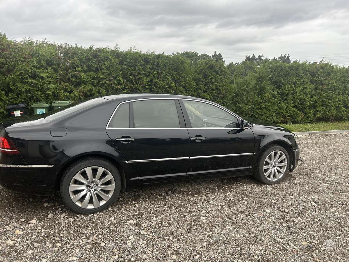 Volkswagen Phaeton - 2