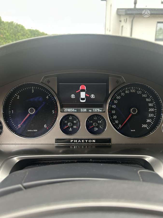 Volkswagen Phaeton - 7
