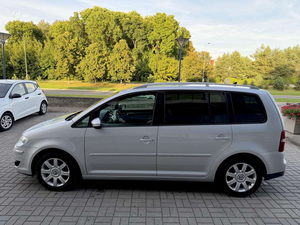 Volkswagen Touran - 4