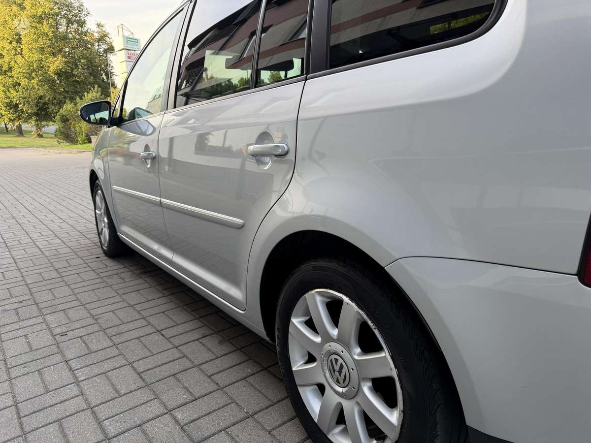 Volkswagen Touran - 10