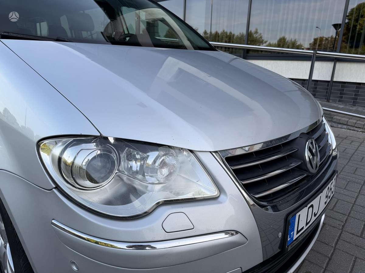 Volkswagen Touran - 12
