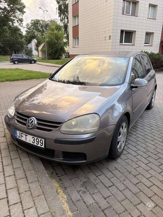 Volkswagen Golf - 1