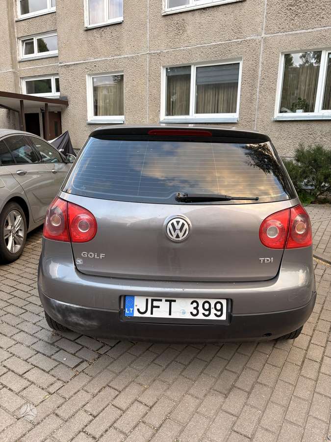 Volkswagen Golf - 6