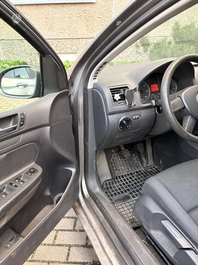 Volkswagen Golf - 8