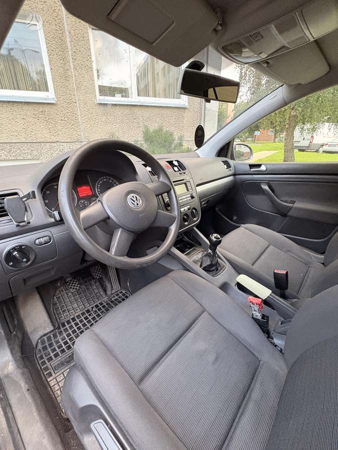 Volkswagen Golf - 10