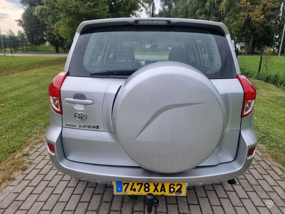Toyota RAV4 - 8