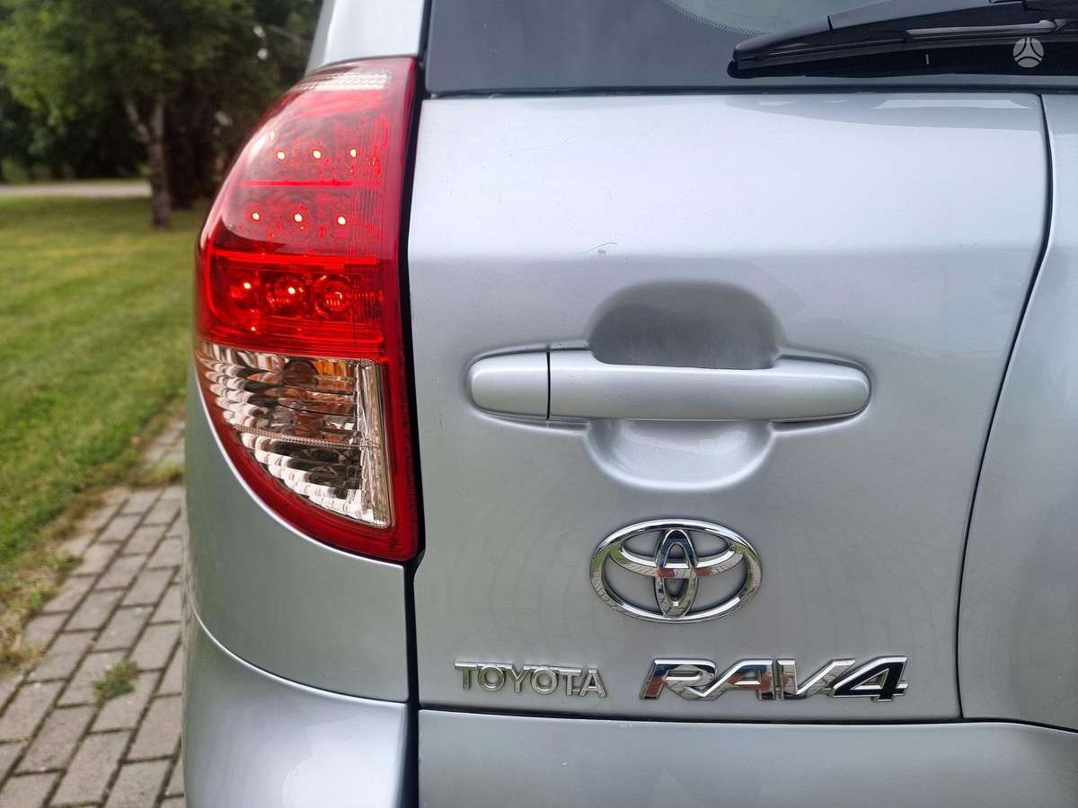 Toyota RAV4 - 10
