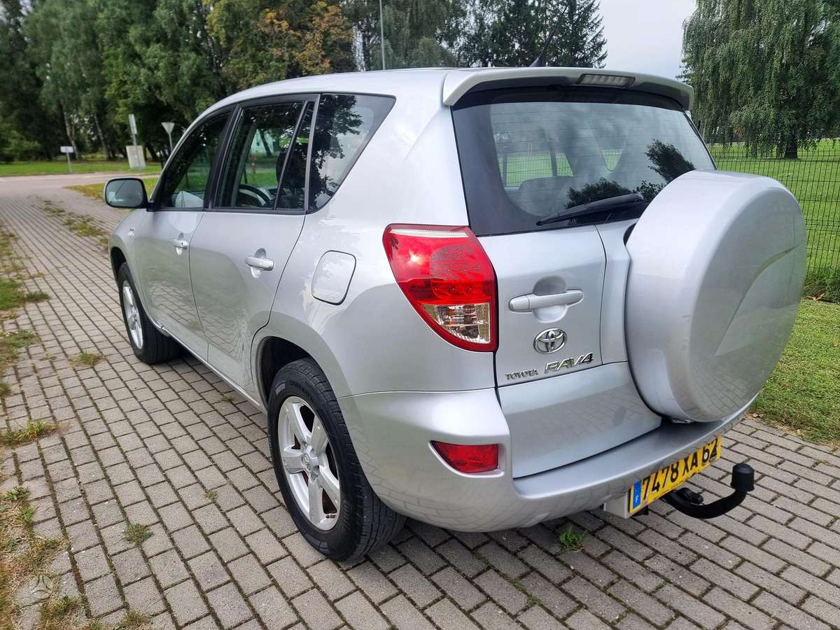 Toyota RAV4 - 7