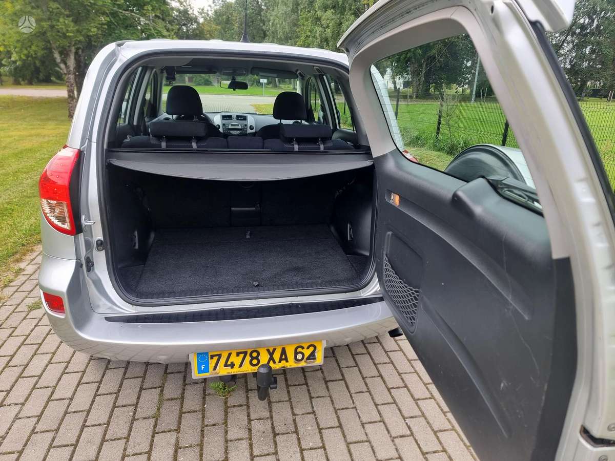 Toyota RAV4 - 9