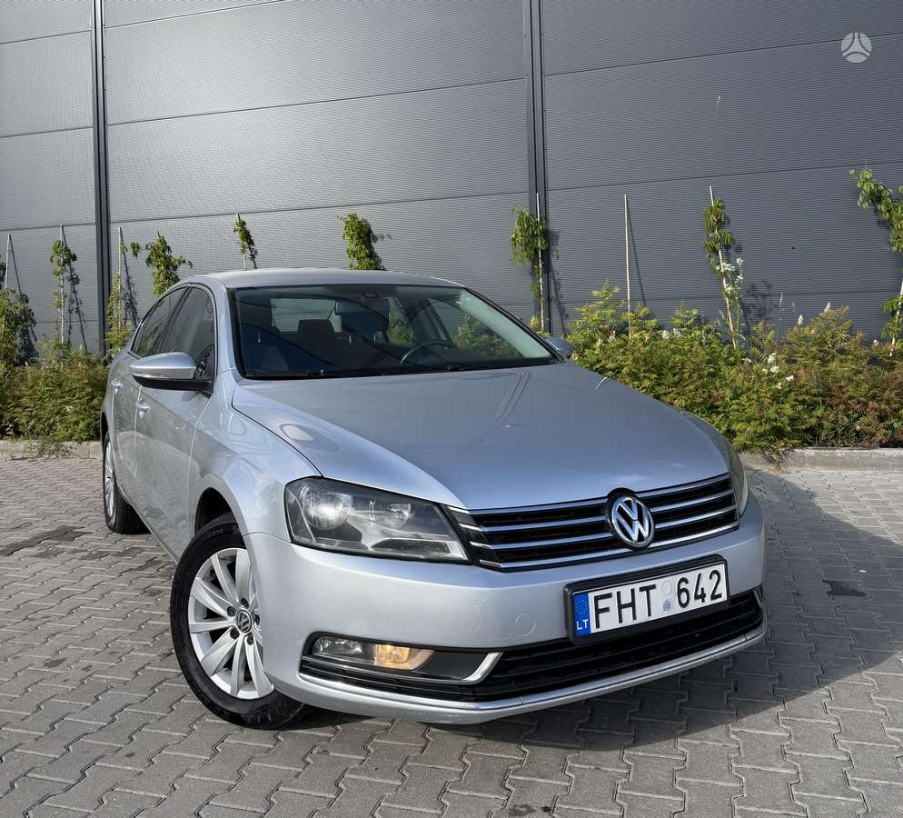 Volkswagen Passat - 1
