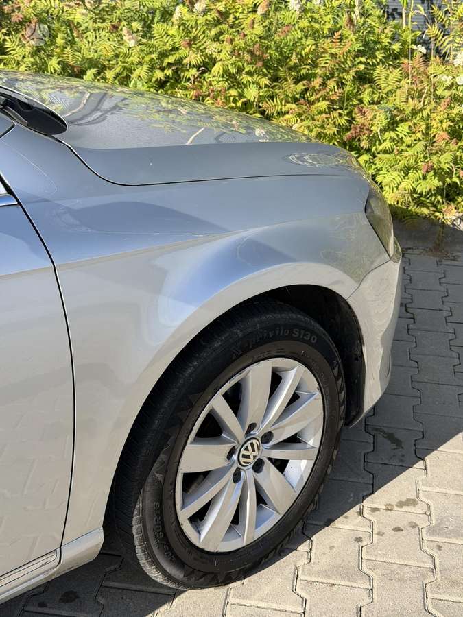 Volkswagen Passat - 4