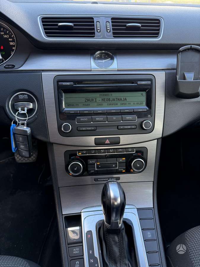 Volkswagen Passat - 10