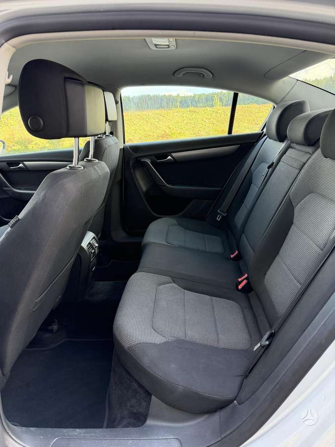Volkswagen Passat - 8