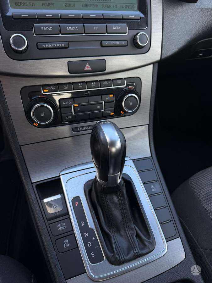Volkswagen Passat - 12