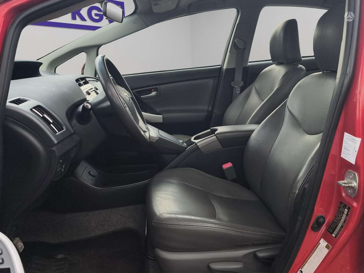 Toyota Prius, 1.8 l., hatchback