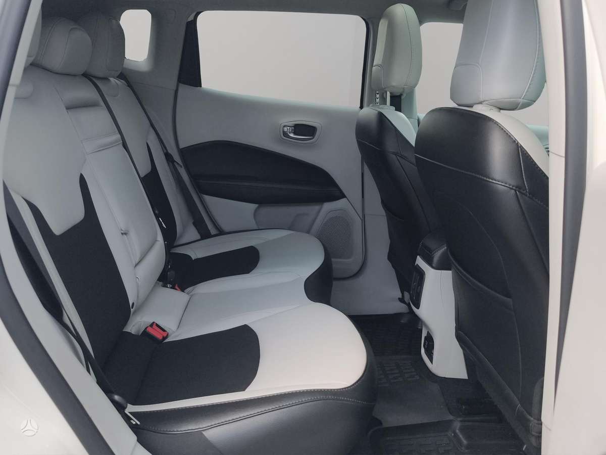 Jeep Compass, 2.4 l., off-road / crossover