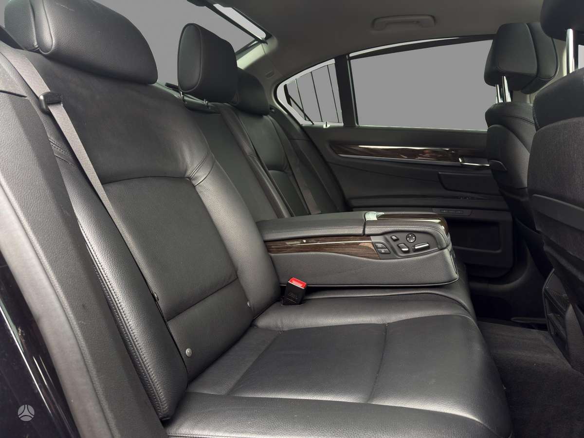 BMW 740, 3.0 l., Седан