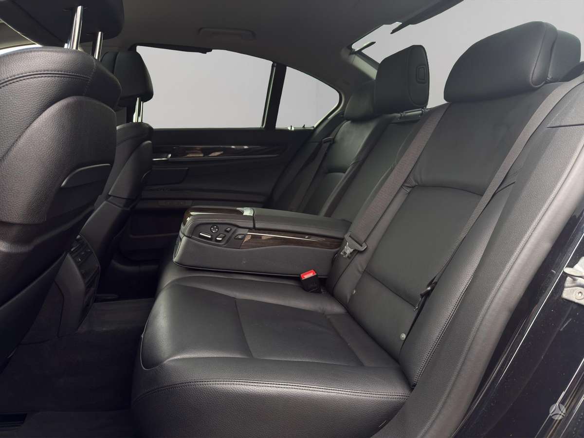 BMW 740, 3.0 l., Седан