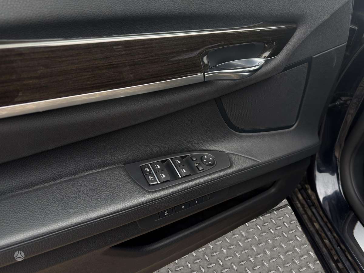 BMW 740, 3.0 l., Седан