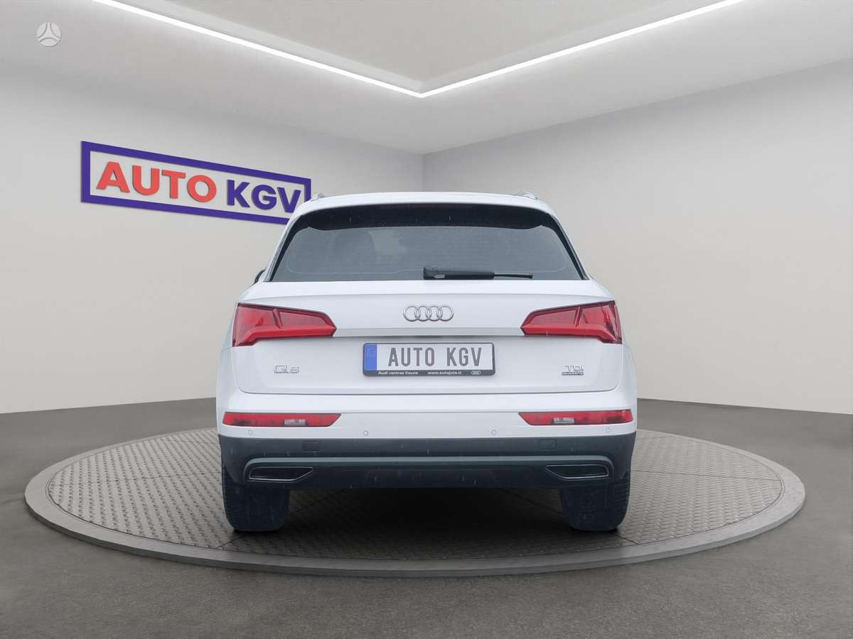 Audi Q5, 2.0 l., off-road / crossover