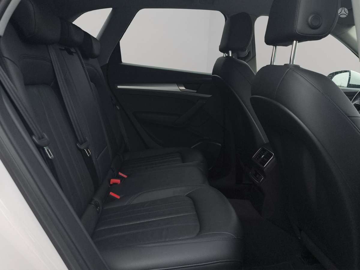 Audi Q5, 2.0 l., off-road / crossover