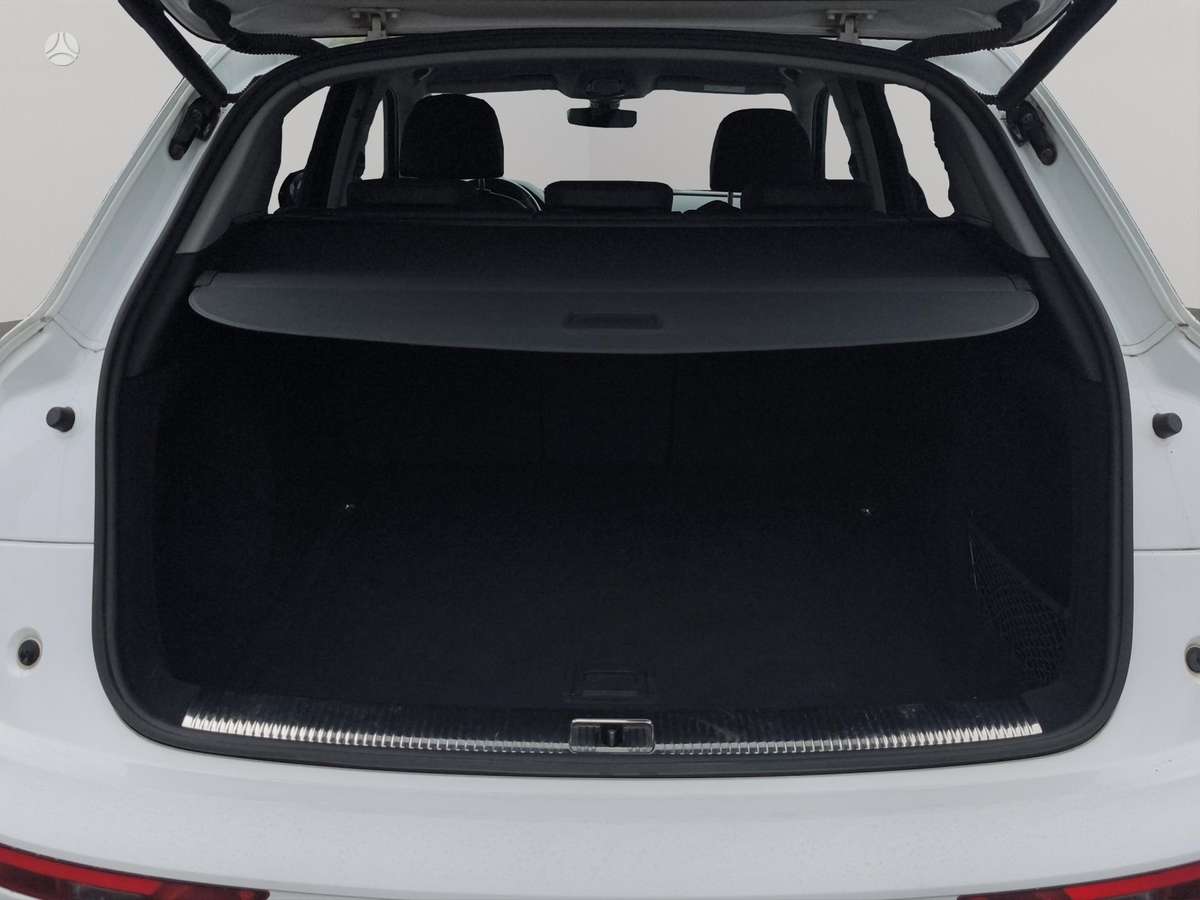 Audi Q5, 2.0 l., off-road / crossover