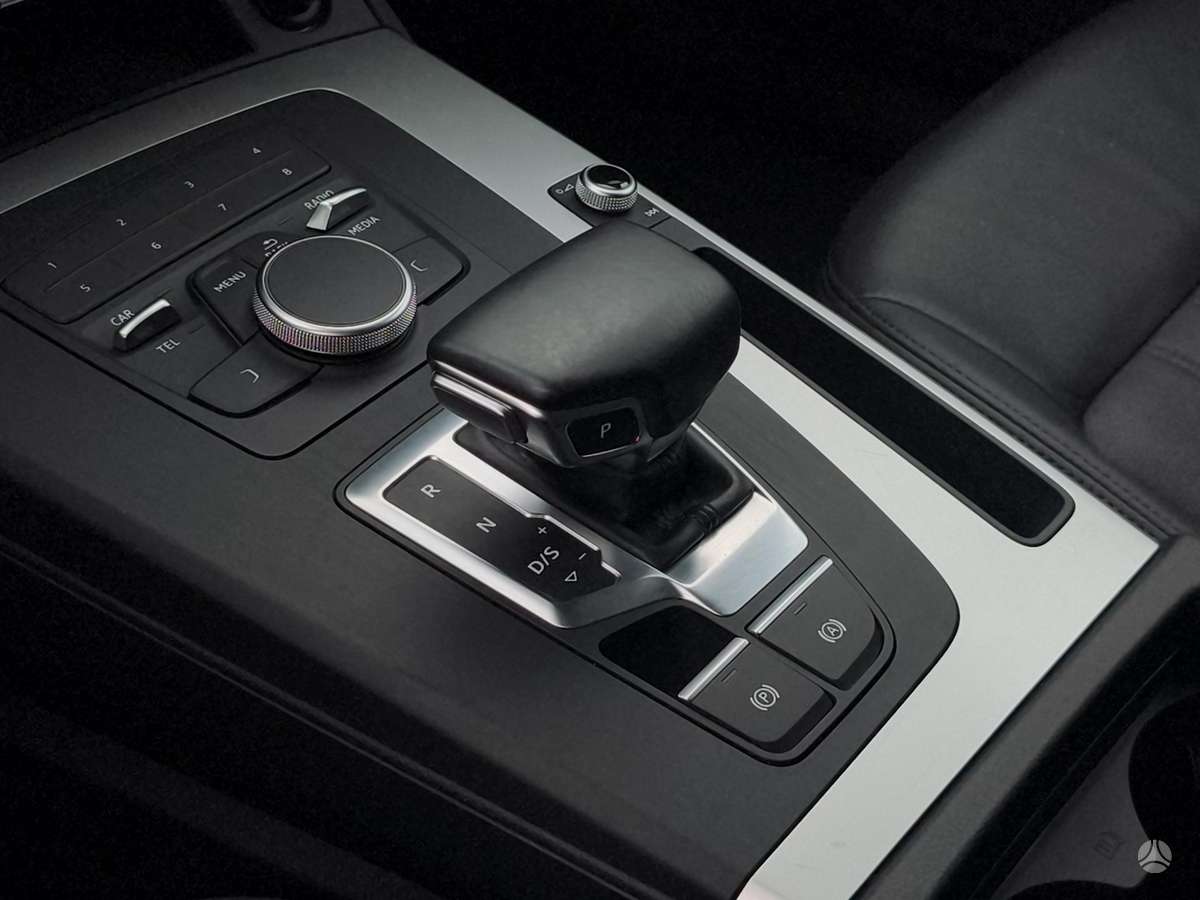 Audi Q5, 2.0 l., off-road / crossover