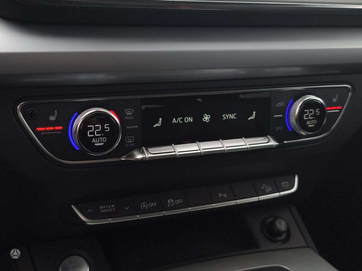 Audi Q5, 2.0 l., off-road / crossover