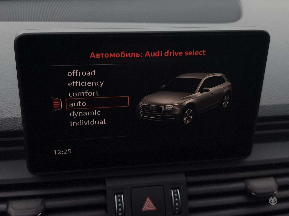 Audi Q5, 2.0 l., off-road / crossover