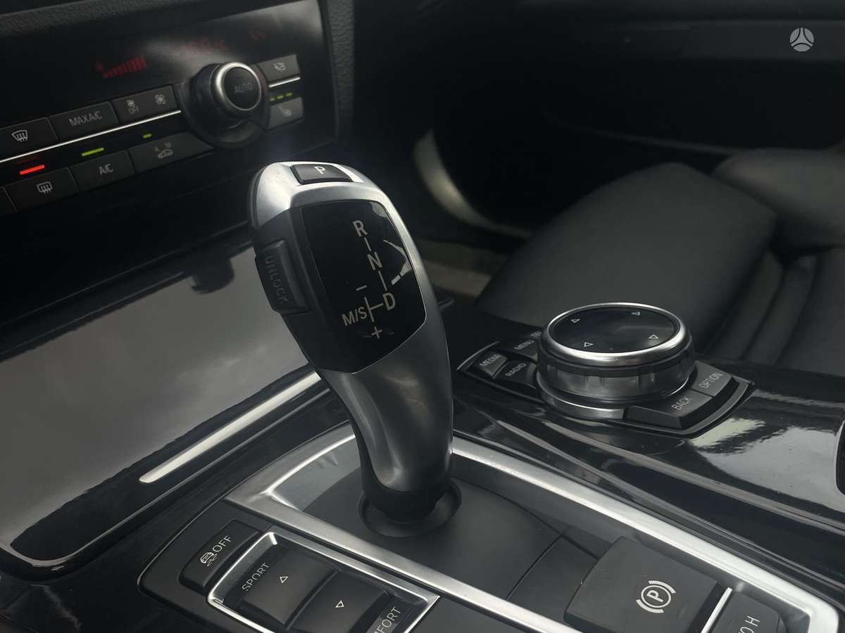 BMW 530, universalas