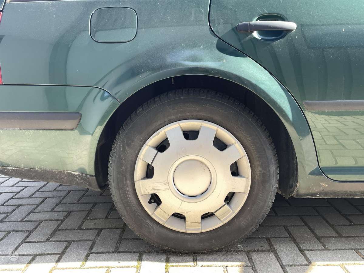 Volkswagen Golf - 10