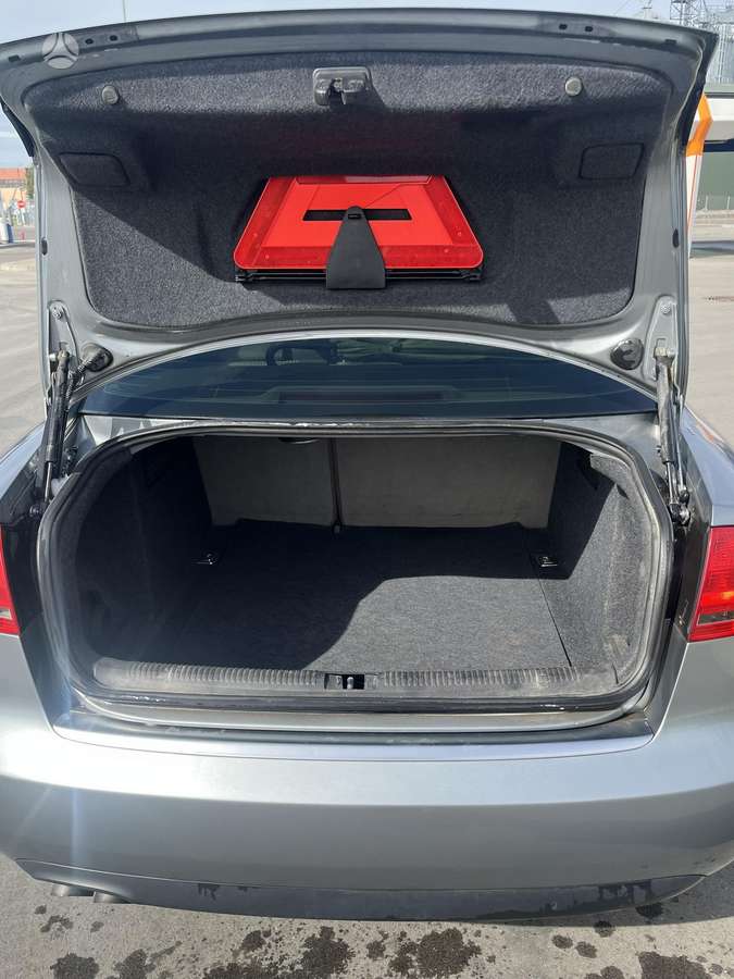 Audi A4, 2.0 l., sedanas