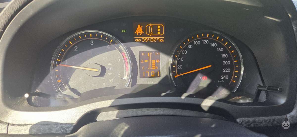 Toyota Avensis - 10