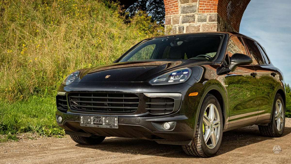 Porsche Cayenne - 1