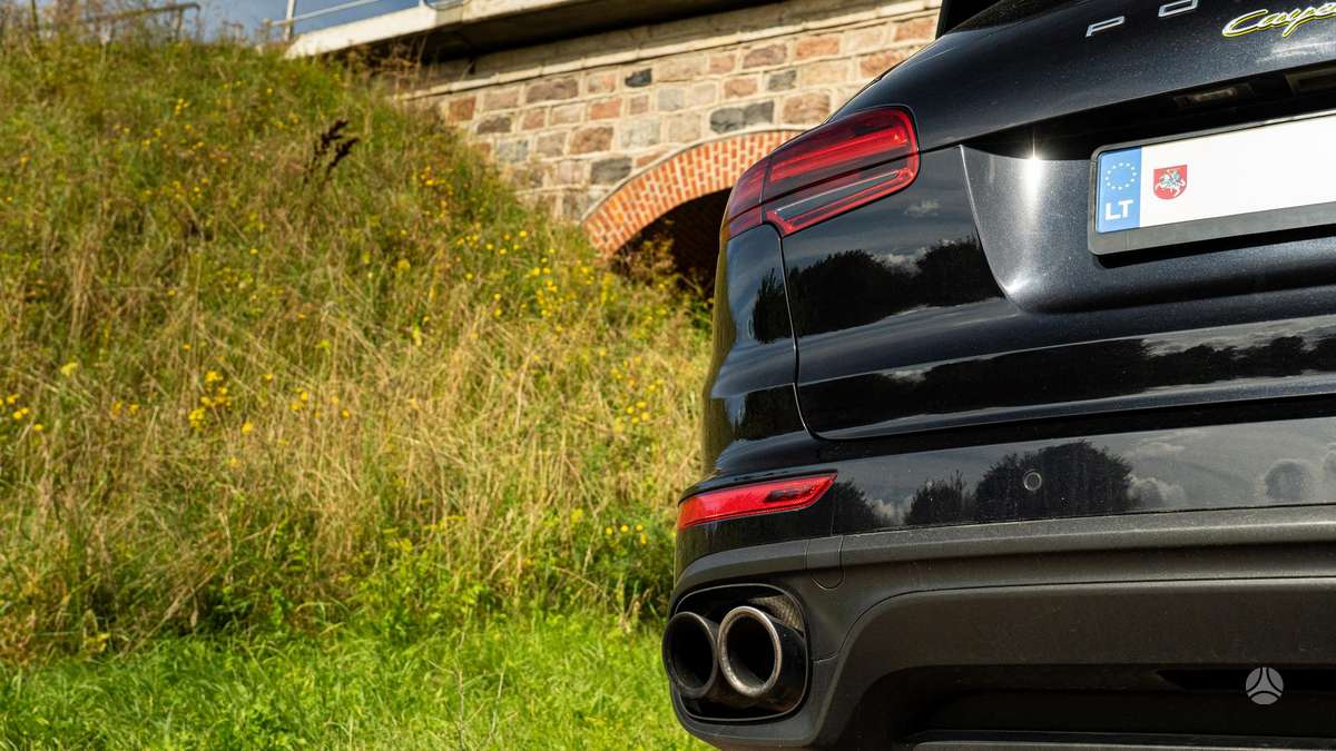 Porsche Cayenne - 4
