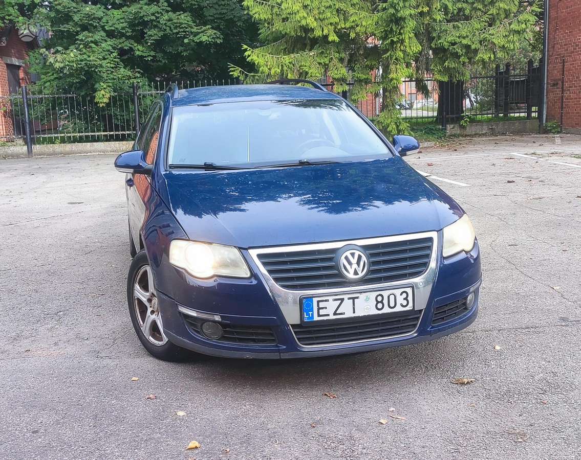 Volkswagen Passat - 1