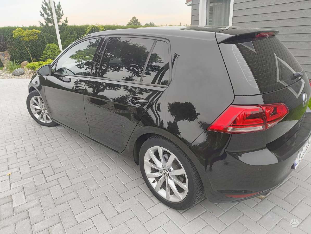 Volkswagen Golf - 8