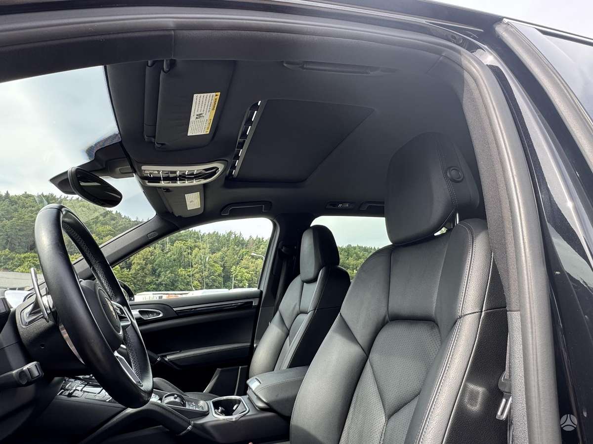 Porsche Cayenne - 12